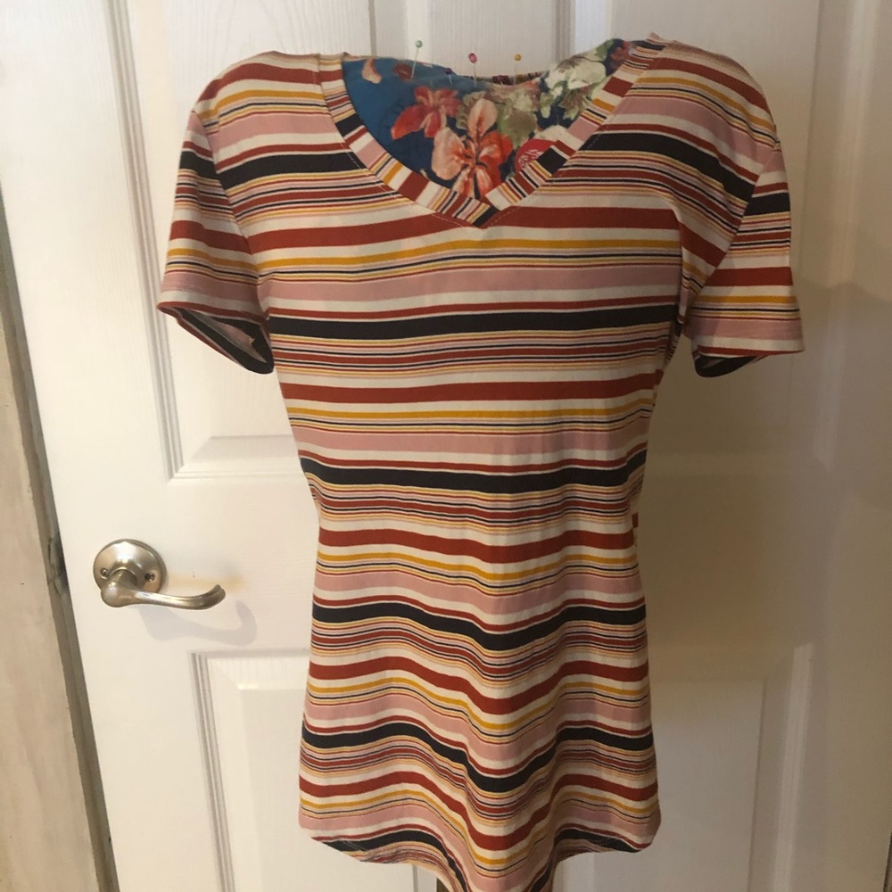 ❤️🧡V NECK MULTI COLOR WOMENS TEE❤️🧡